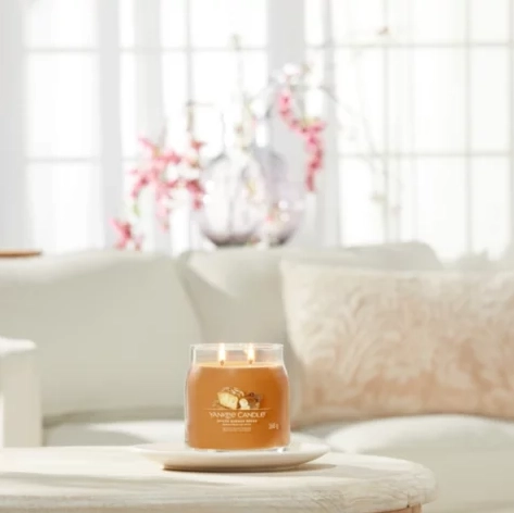 YANKEE CANDLE CANDELA MEDIA IN GIARA SIGNATURE 