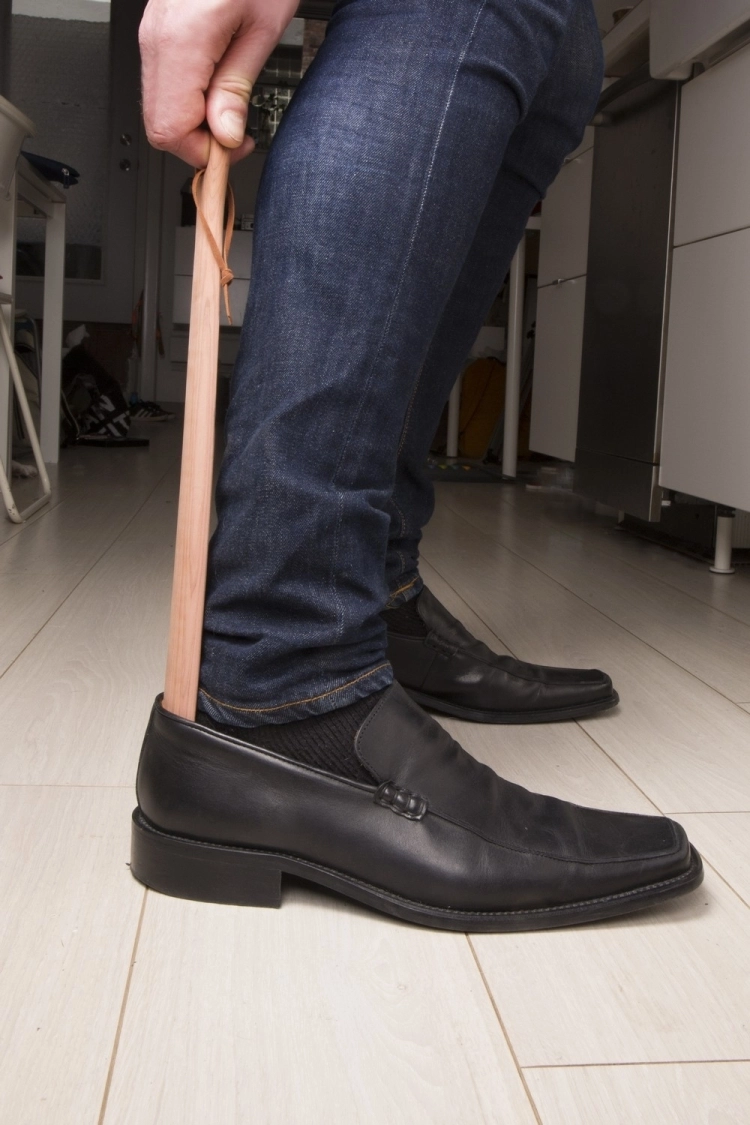 KIKKERLAND CEDAR SHOE HORN