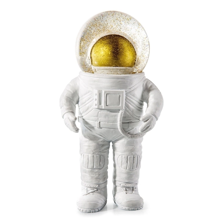 MAGNUS the astronaut grande