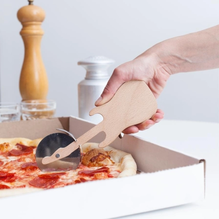 KIKKERLAND PIZZA CUTTER GUITAR - Kikkerland