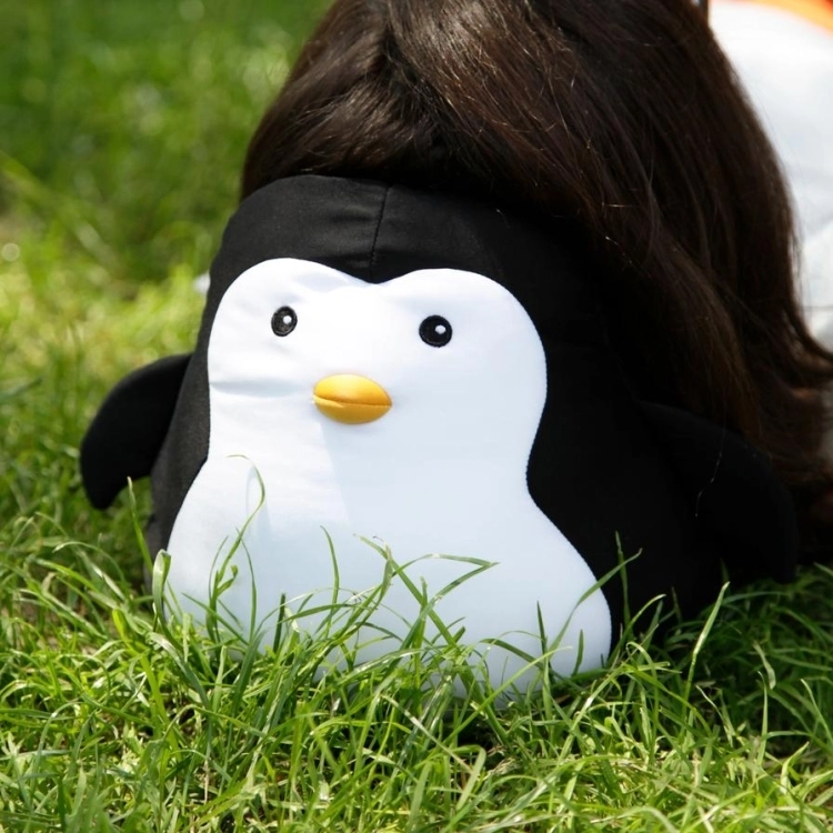 KIKKERLAND ZIP & FLIP PENGUIN pillow - Kikkerland