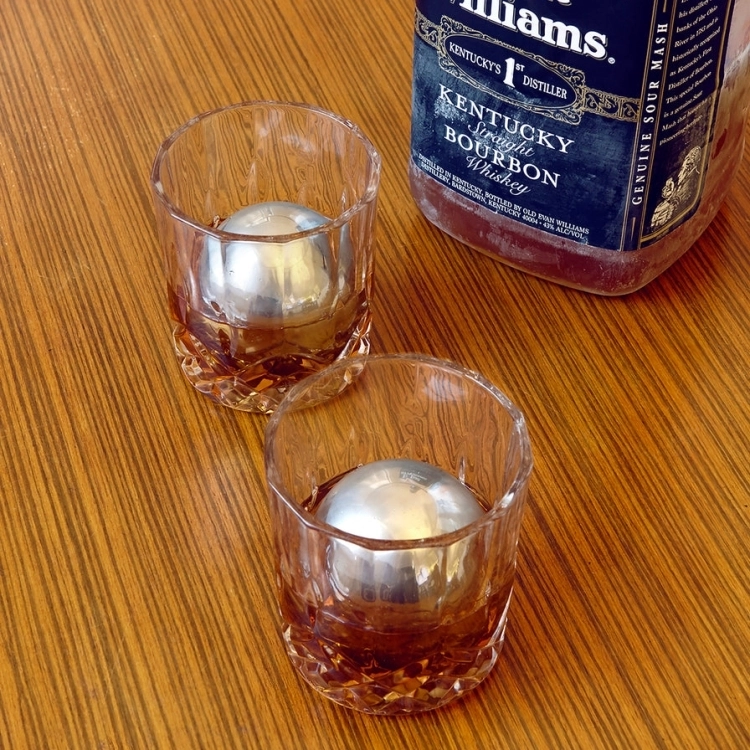 KIKKERLAND STAINLESS STEEL WHISKEY BALLS